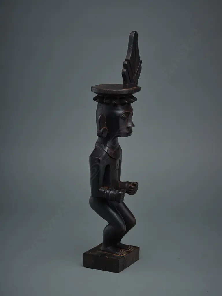 Indonesian wooden female figure, Image 1++